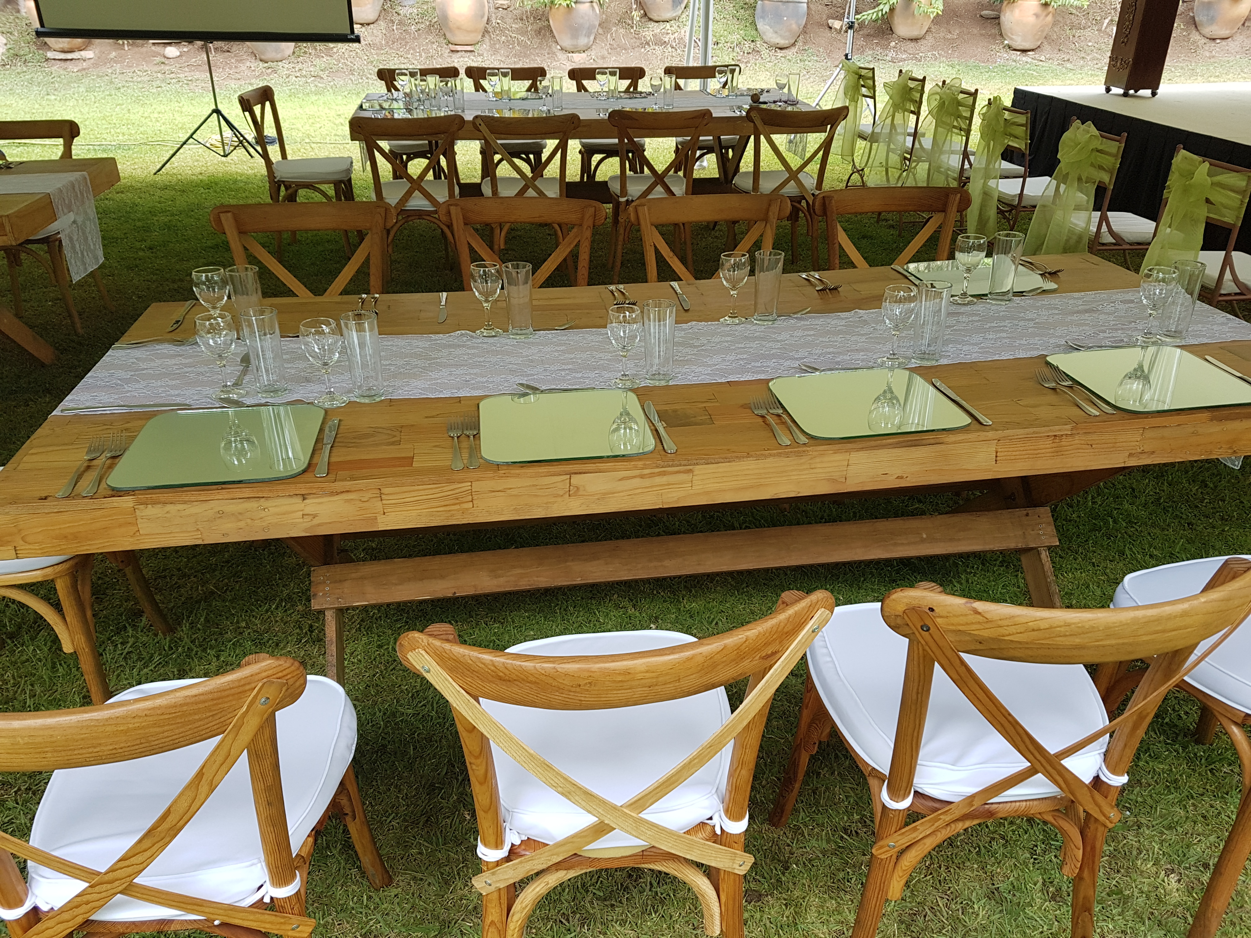 Salón de lujo montado para una boda elegante