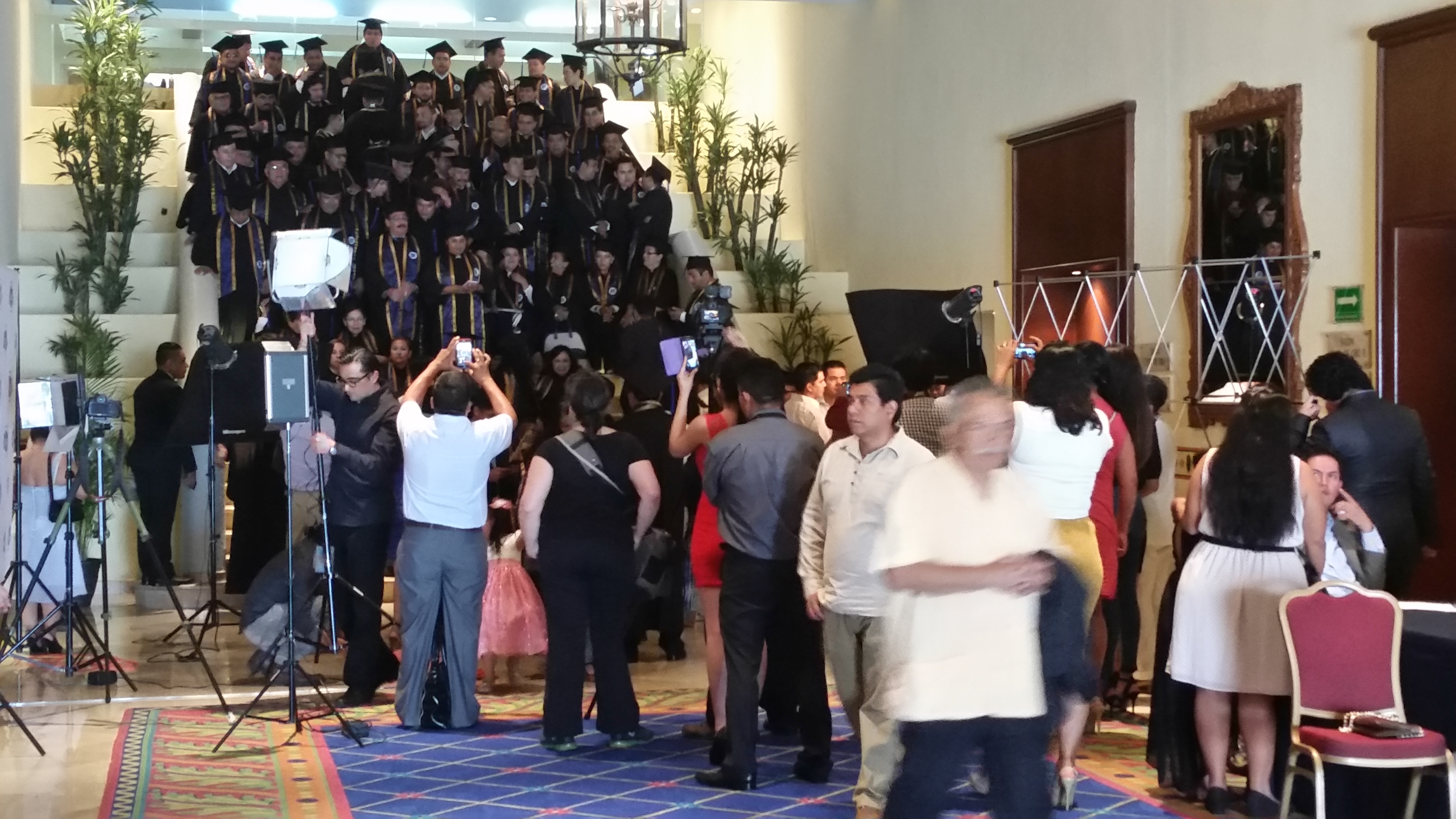 Fiesta de graduación con montaje de banquete