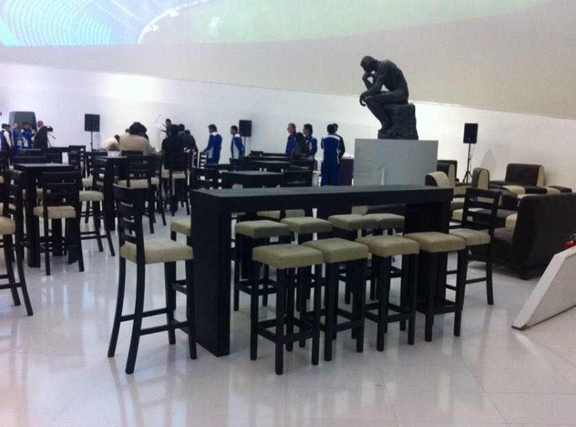Mobiliario de lujo dispuesto para una celebración