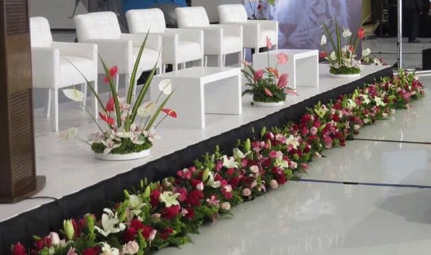 Mobiliario para evento masivo al aire libre
